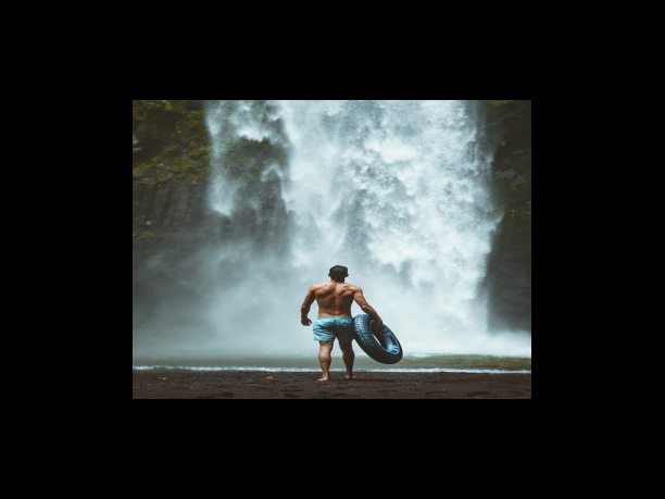 0 안내데스크에서 용건을 말씀드립니다.